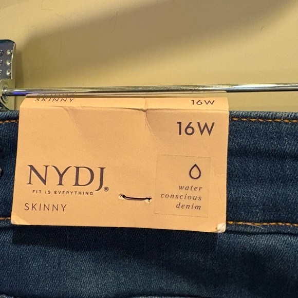 NYDJ Ami Skinny w hem detail - Picture 5 of 6